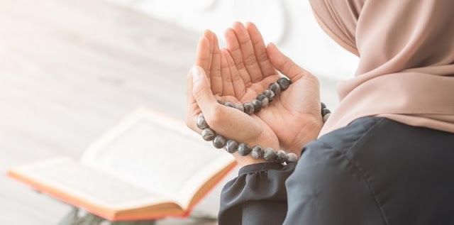 Benarkah Malam Jum’at Jadi Momen Paling Baik untuk Berdoa? Ini Penjelasan Para Ulama